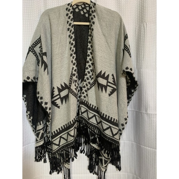 Grey Black Large Aztec Poncho‎ - Picture 1 of 7